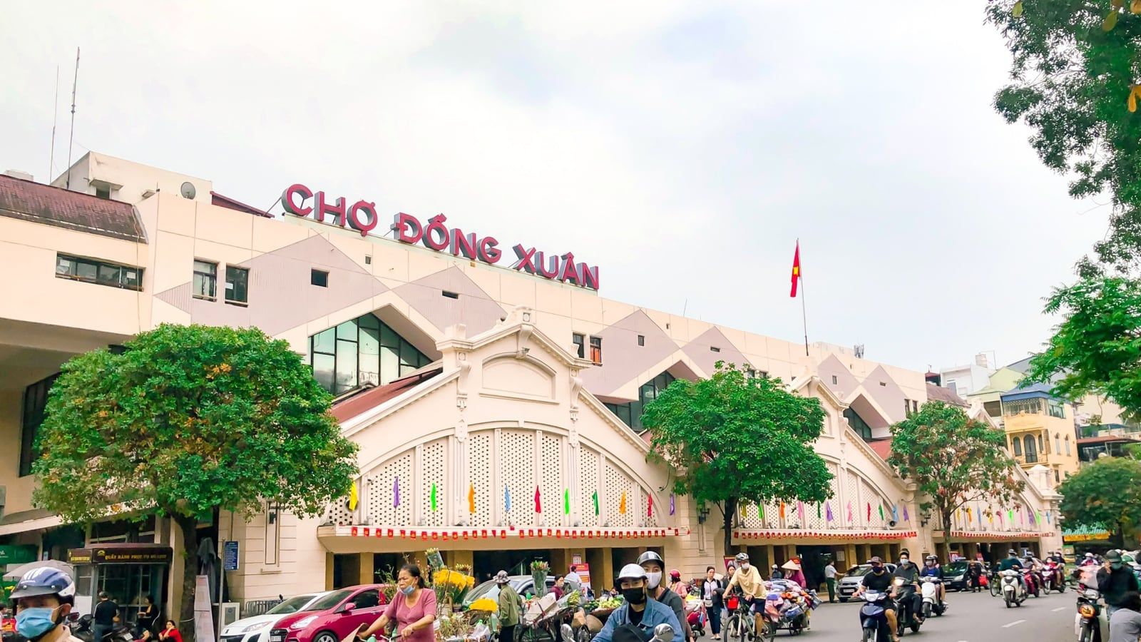 Dong Xuan Market